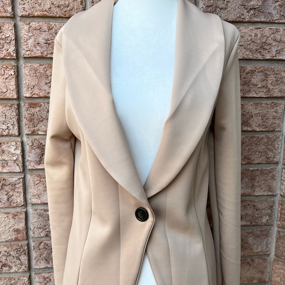 💥$11 SALE - Fitted tan PrettyLittle Thing blazer 🤎🧥 size 6